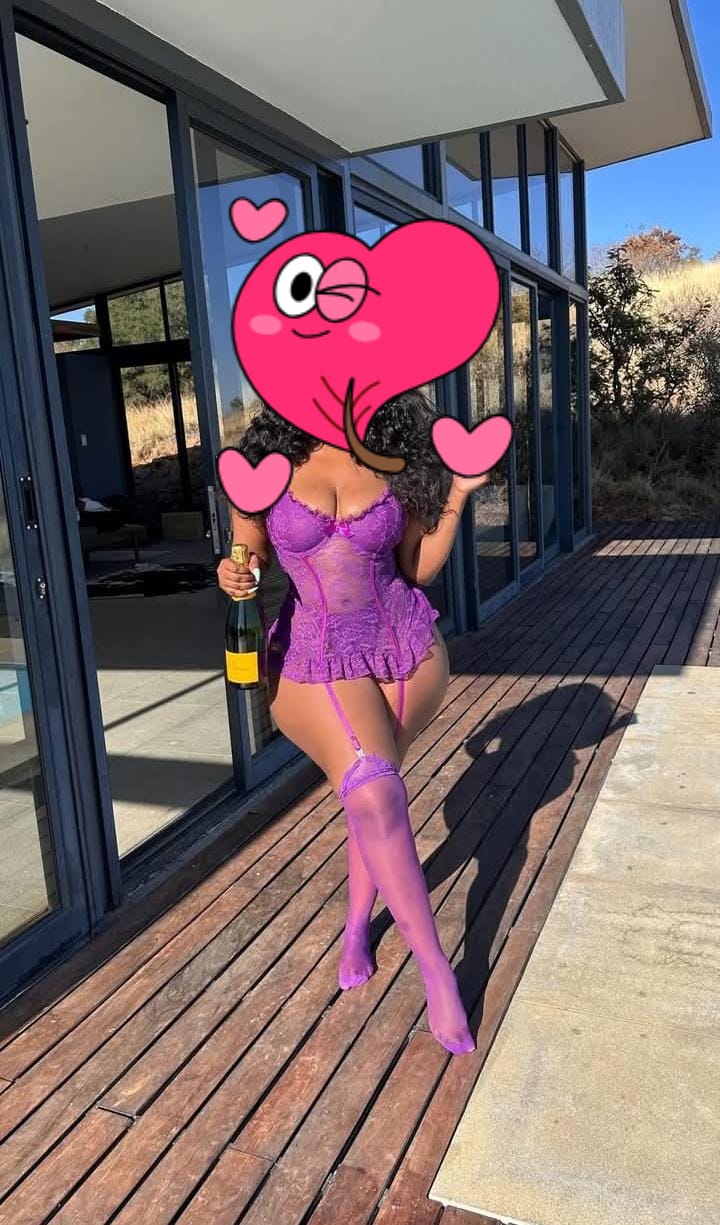 לואיז סקסית אפריקאית תיירת בתל אביב