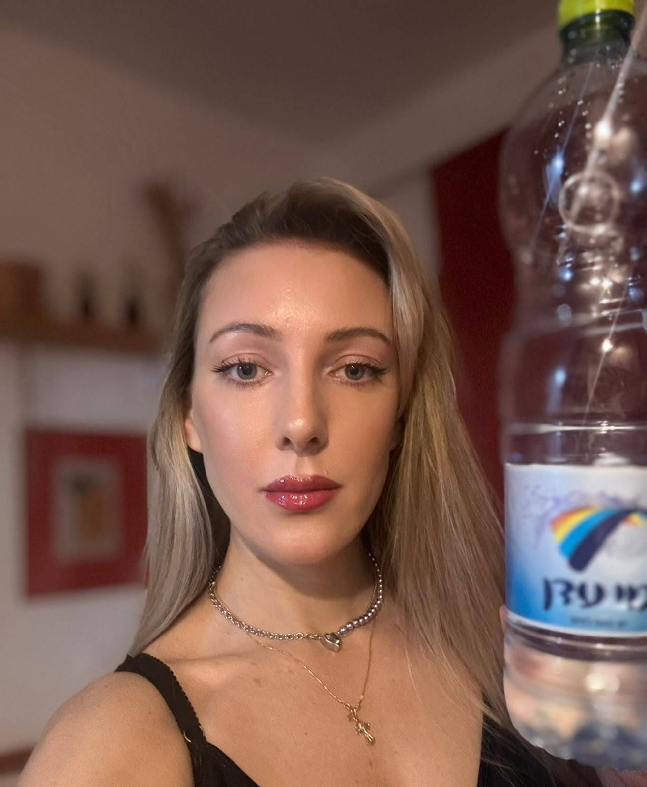 מושכת – בתל אביב