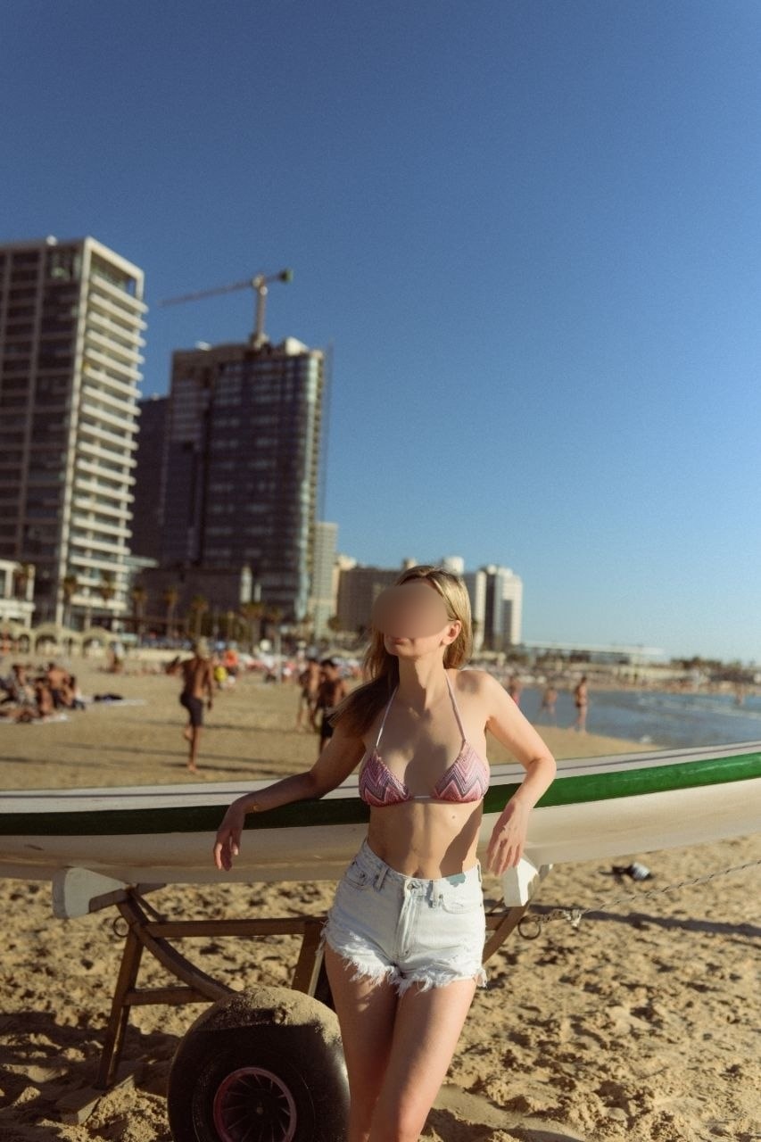 קרוליינה – בת 32 מעסה סופר סקסית חטובה בתל אביב